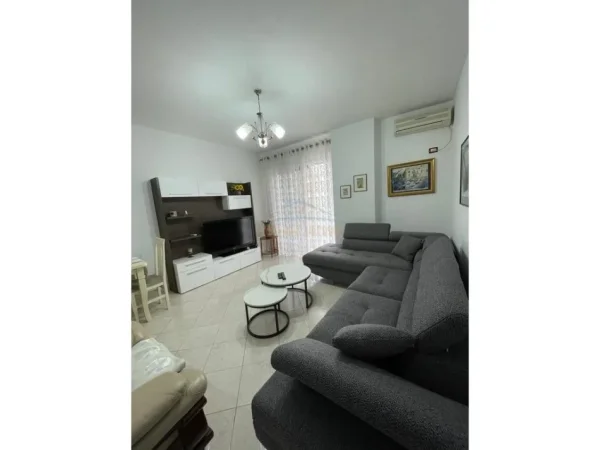 Tirane, jepet me qera apartament 2+1+Ballkon Kati 5, 104 m² 550 € (Astir)