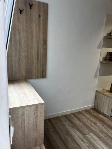 Tirane, jepet me qera apartament 1+1 Kati 1, 60 m² 500 € (qender)