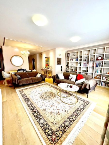 Tirane, shitet apartament 3+1 , 160 m² 