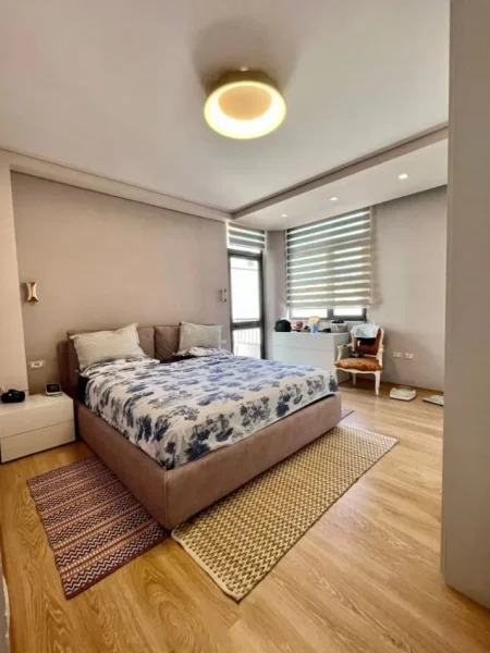 Tirane, shitet apartament 3+1 , 160 m² 