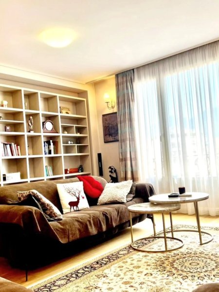 Tirane, shitet apartament 3+1 , 160 m² 