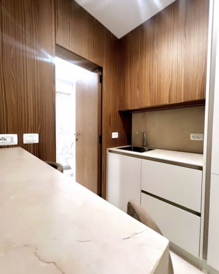 Tirane, shitet 2+1 , 86 m² 