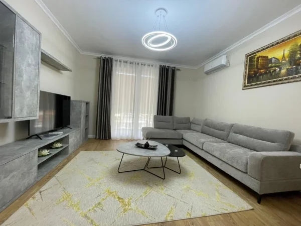 Tirane, jepet me qera apartament 2+1 Kati 2, 100 m² 740 € (qytet studenti)