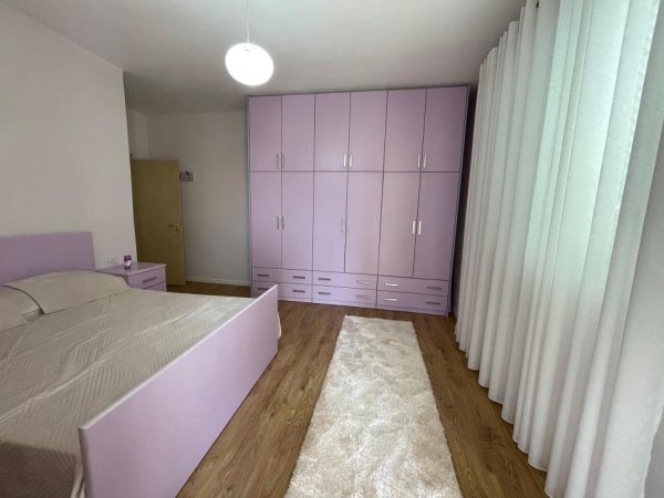 Tirane, jepet me qera apartament 2+1 Kati 2, 100 m² 800 € (qytet studenti)