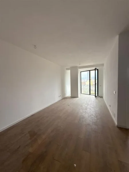 Tirane, jepet me qera zyre Kati 3, 75 m² 550 € (MINE PEZA)