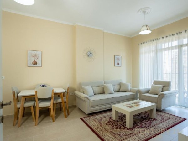 Tirane, jepet me qera apartament 1+1 Kati 4, 70 m² 800 € (Square 21)