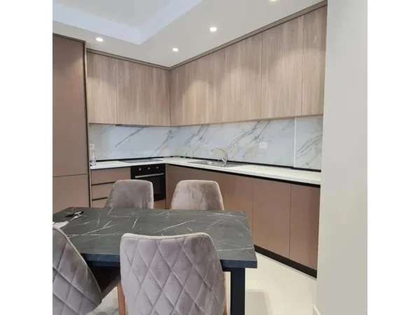 Tirane, jepet me qera apartament 2+1 Kati 2, 98 m² 800 € (Ish Parku)