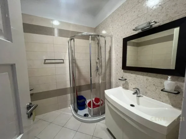 Tirane, jepet me qera apartament Kati 5, 139 m² 1.300 € (Delijorgji)