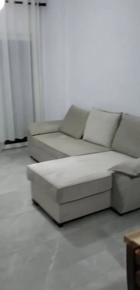 Tirane, jepet me qera apartament 2+1+Ballkon Kati 4, 110 m² 550 € (Ali Shefqeti)