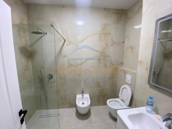 Tirane, jepet me qera apartament 1+1+Ballkon Kati 6, 71 m² 600 € (Selvia)