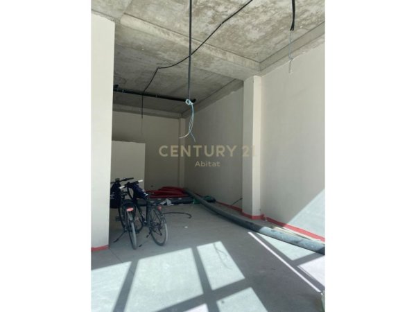 Tirane, jepet me qera ambjent biznesi , 165 m² 4.150 € (Liqeni i Tiranes)