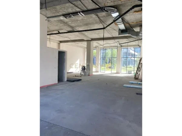 Tirane, jepet me qera ambjent biznesi , 165 m² 4.150 € (Liqeni i Tiranes)