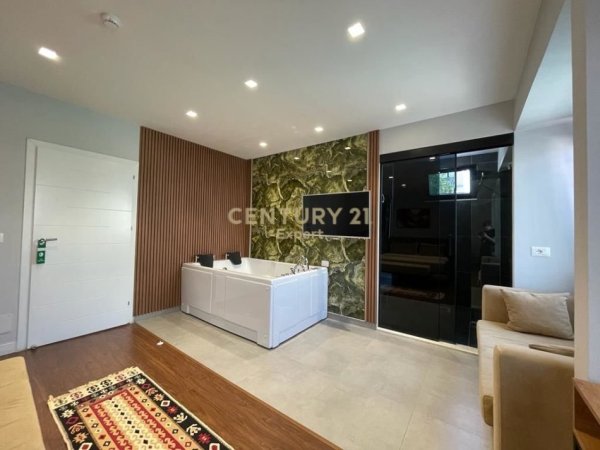 Tirane, jepet me qera hotel , 241 m² 6.500 € 