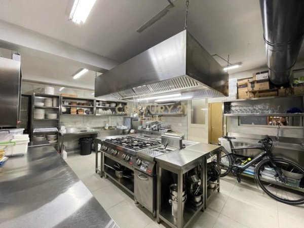 Tirane, jepet me qera hotel , 241 m² 6.500 € 