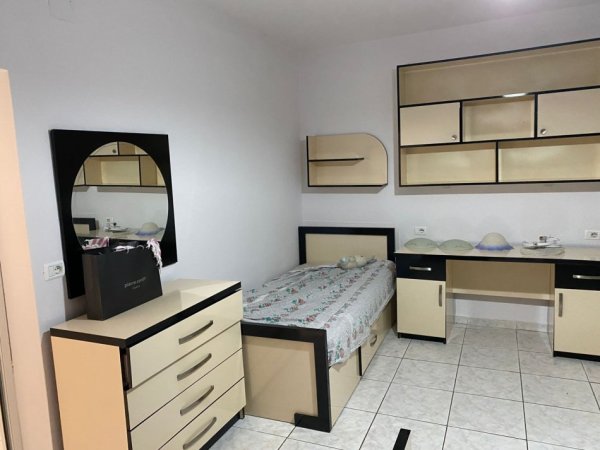 Tirane, jepet me qera shtepi 2+1+Ballkon Kati 0, 124 m² 400 € (ne Kombinat Tirane.)