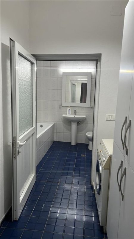 Tirane, jepet me qera shtepi 2+1+Ballkon Kati 0, 124 m² 400 € (ne Kombinat Tirane.)