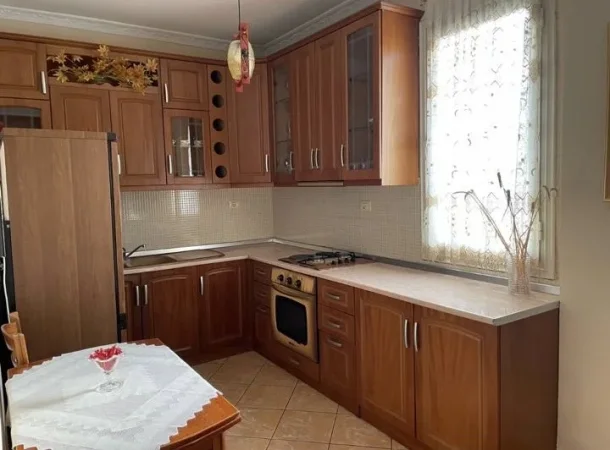 Fier, shitet nga Pronari, pa-komision apartament 2+1 Kati 9, 85.000 € (Afer gjykates)