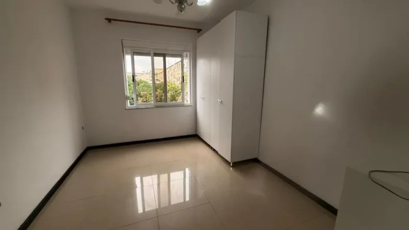 Tirane, jepet me qera apartament 2+1 Kati 3, 80 m² 500 € (Rruga e Kavajës)