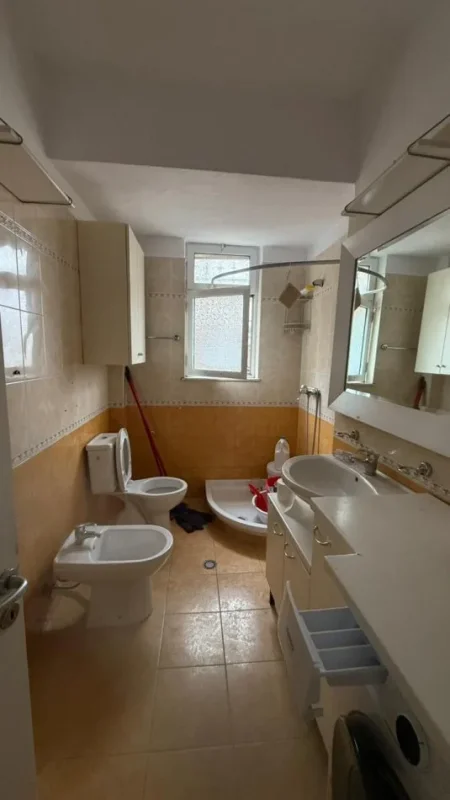 Tirane, jepet me qera apartament 2+1 Kati 3, 80 m² 500 € (Rruga e Kavajës)