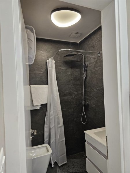 Tirane, jepet me qera garsonier Kati 1, 35 m² 400 € (Ministria e Drejtesis ,Rruga Fortuzi)