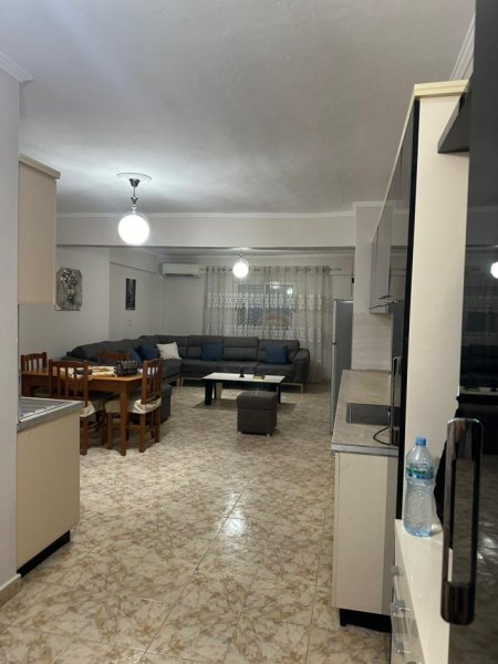 Tirane, jepet me qera 2+1+Ballkon , 120 m² 600 € 
