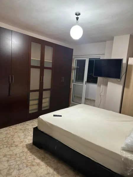 Tirane, jepet me qera 2+1+Ballkon , 120 m² 600 € 