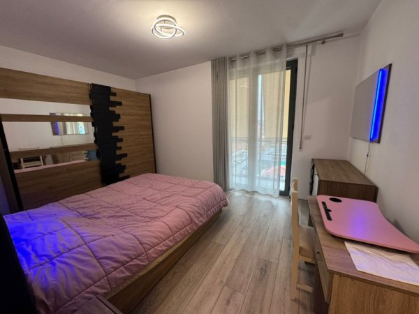 Tirane, jepet me qera apartament 2+1+Ballkon Kati 8, 110 m² 850 € 