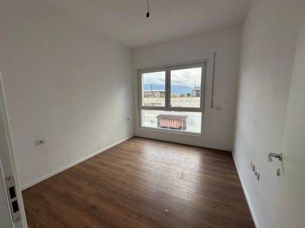 Tirane, shitet apartament 2+1+Ballkon Kati 10, 109 m² 295.000 € (Rruga e Barrikadave)