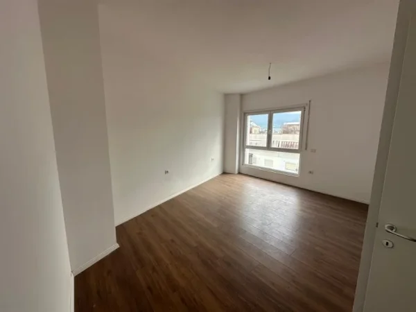 Tirane, shitet apartament 2+1+Ballkon Kati 10, 109 m² 295.000 € (Rruga e Barrikadave)