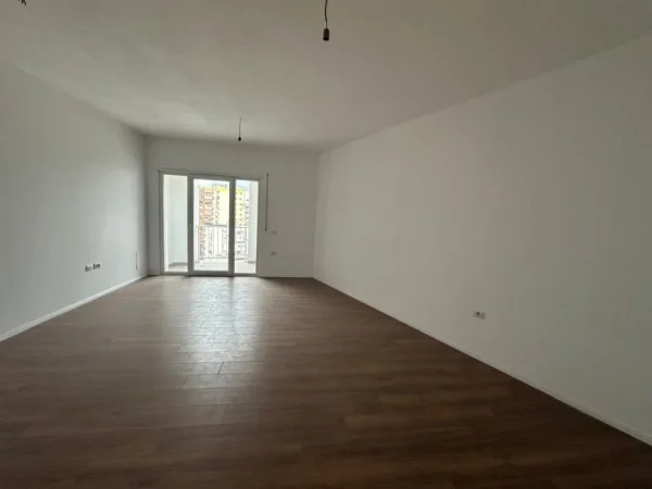 Tirane, shitet apartament 2+1+Ballkon Kati 10, 109 m² 295.000 € (Rruga e Barrikadave)