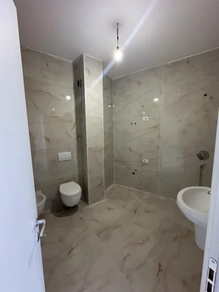 Tirane, shitet apartament 2+1+Ballkon Kati 10, 109 m² 295.000 € (Rruga e Barrikadave)
