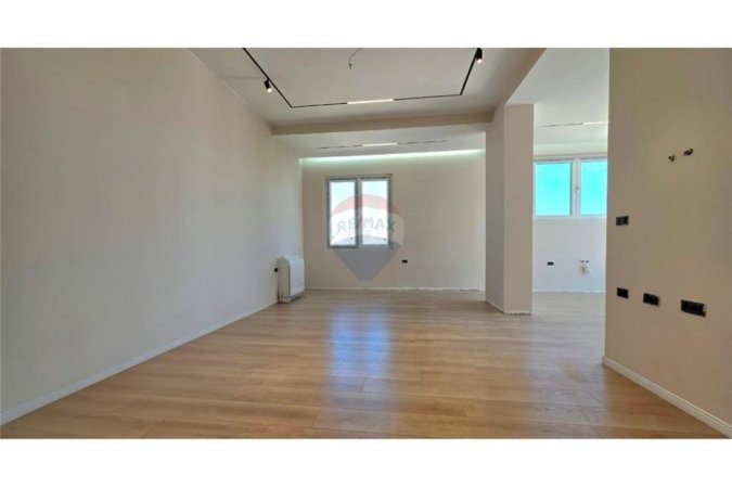 Vlore, shitet apartament+verande | Penthouse 3+1+Ballkon , 160 m² 350.000 € (Lungomare ,Rira)