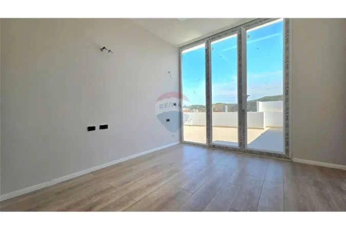 Vlore, shitet apartament+verande | Penthouse 3+1+Ballkon , 160 m² 350.000 € (Lungomare ,Rira)
