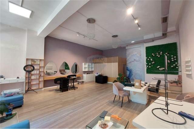 Tirane, jepet me qera ambjent biznesi Kati 0, 60 m² 780 Euro (Marrgarita Tutulani)