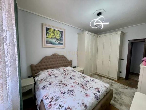 Tirane, shitet apartament 3+1 Kati 2, 137 m² 395.000 Euro (Bulevardi Zogu i Parë)