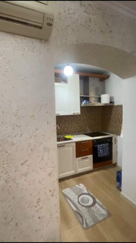 Tirane, jepet me qera apartament 2+1 Kati 2, 102 m² 350 Euro (Xhamlik)