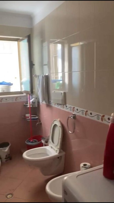 Tirane, jepet me qera apartament 2+1 Kati 2, 102 m² 350 Euro (Xhamlik)