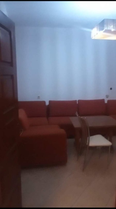 Tirane, jepet me qera Vile 1+1 Kati 1, 60 m² 28.000 Leke (Mbrapa Pallatit te Sportit Asllan Rusi)