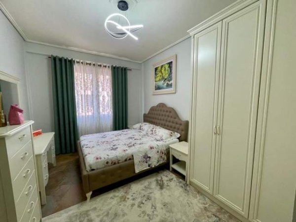 Tirane, shitet apartament 3+1 Kati 2, 137 m² (Rruga Fortuzi)