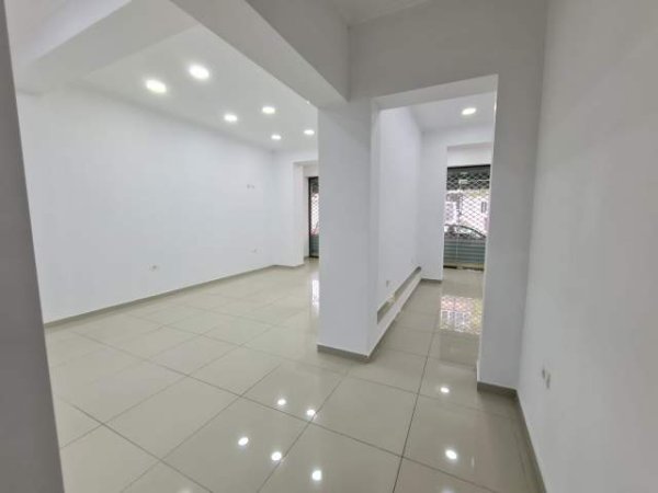 Tirane, jepet me qera dyqan Kati 0, 80 m² 100.000 Leke (rruga Barrikadave)