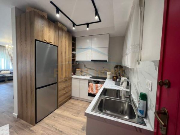 Tirane, jepet me qera apartament duplex 2+1 Kati 1, 110 m² 1.000 Euro (kodra e diellit 2)