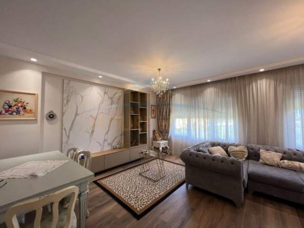 Tirane, jepet me qera apartament duplex 2+1 Kati 1, 110 m² 1.000 Euro (kodra e diellit 2)