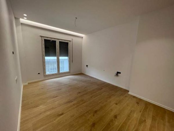 Tirane, shitet apartament 2+1+BLK Kati 2, 107 m² 190.000 Euro (Rruga e Dibres)