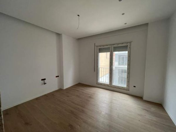 Tirane, shitet apartament 2+1+BLK Kati 2, 107 m² 190.000 Euro (Rruga e Dibres)
