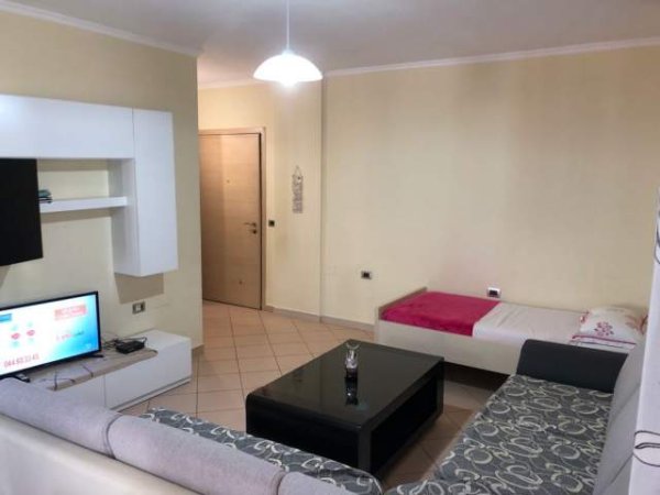 Tirane, jepet me qera apartament 1+1+BLK Kati 4, 70 m² 40.000 Leke (rruga e Zallit)