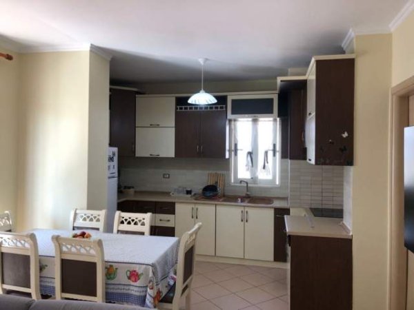 Tirane, jepet me qera apartament 1+1+BLK Kati 4, 72 m² 40.000 Leke (Rruga e Zalit)
