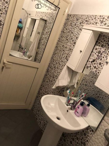 Tirane, jepet me qera apartament 1+1+BLK Kati 4, 70 m² 40.000 Leke (rruga e Zallit)