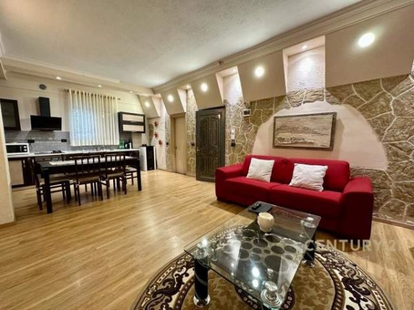 Tirane, jepet me qera apartament 2+1 Kati 1, 100 m² 450 Euro (Komuna e Parisit)