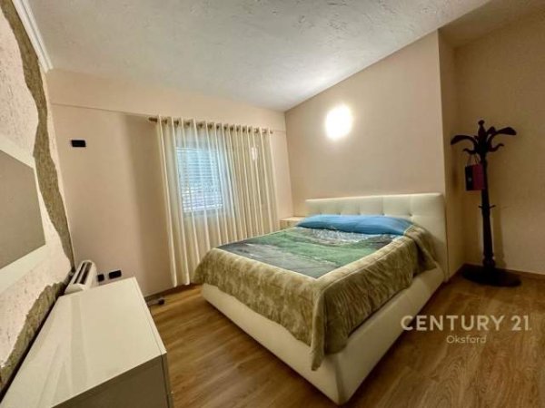 Tirane, jepet me qera apartament 2+1 Kati 1, 100 m² 450 Euro (Komuna e Parisit)