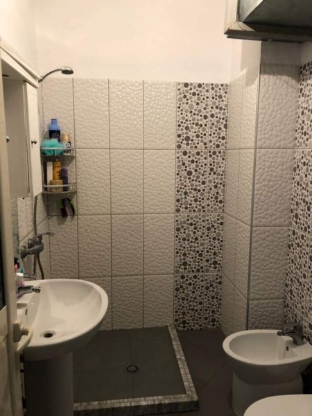 Tirane, jepet me qera apartament 1+1+BLK Kati 4, 72 m² 40.000 Leke (Rruga e Zalit)